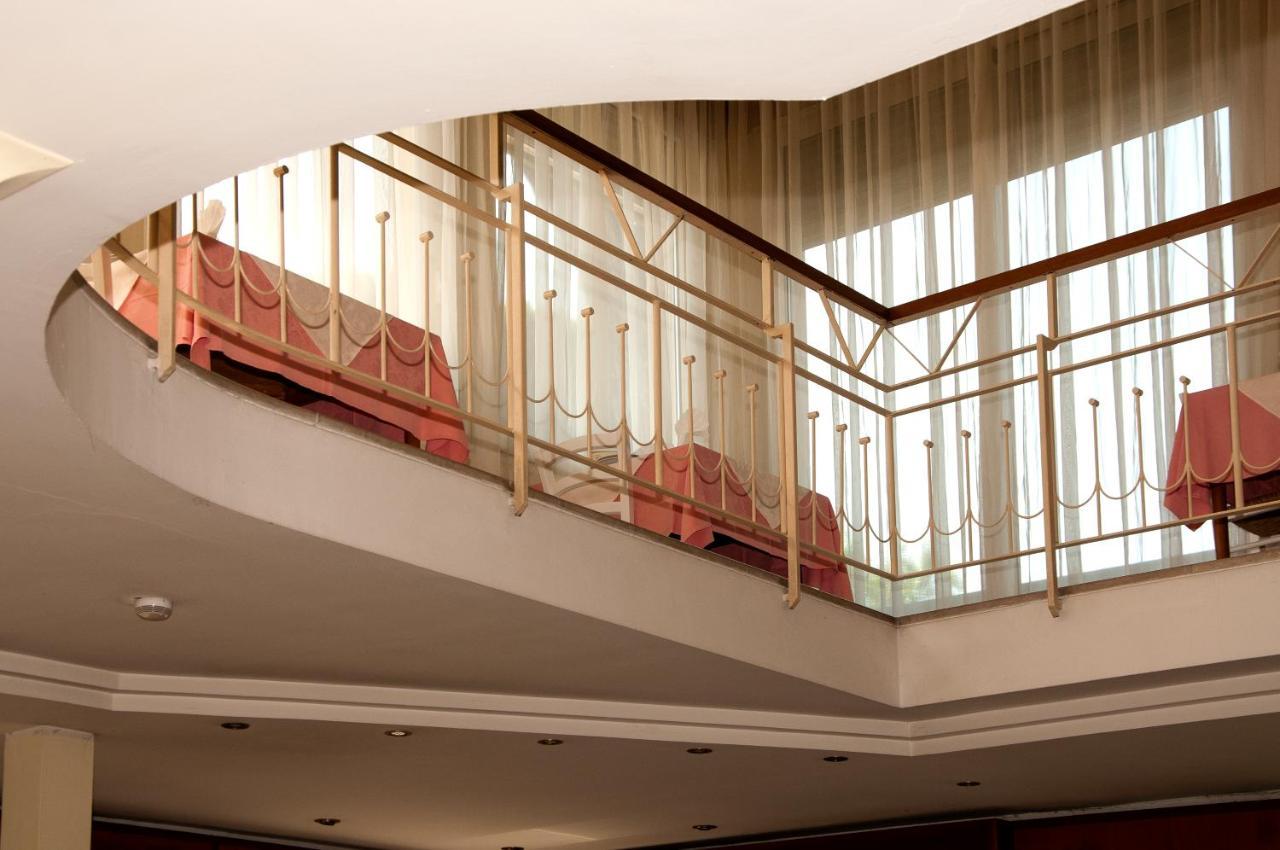 Hotel Rugantino Чезенатико Екстериор снимка