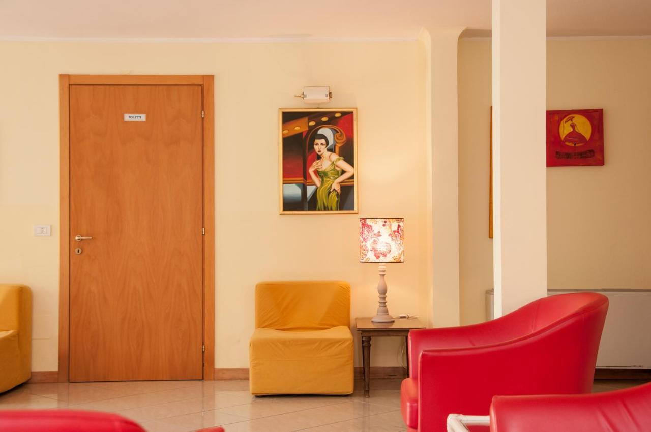 Hotel Rugantino Чезенатико Екстериор снимка