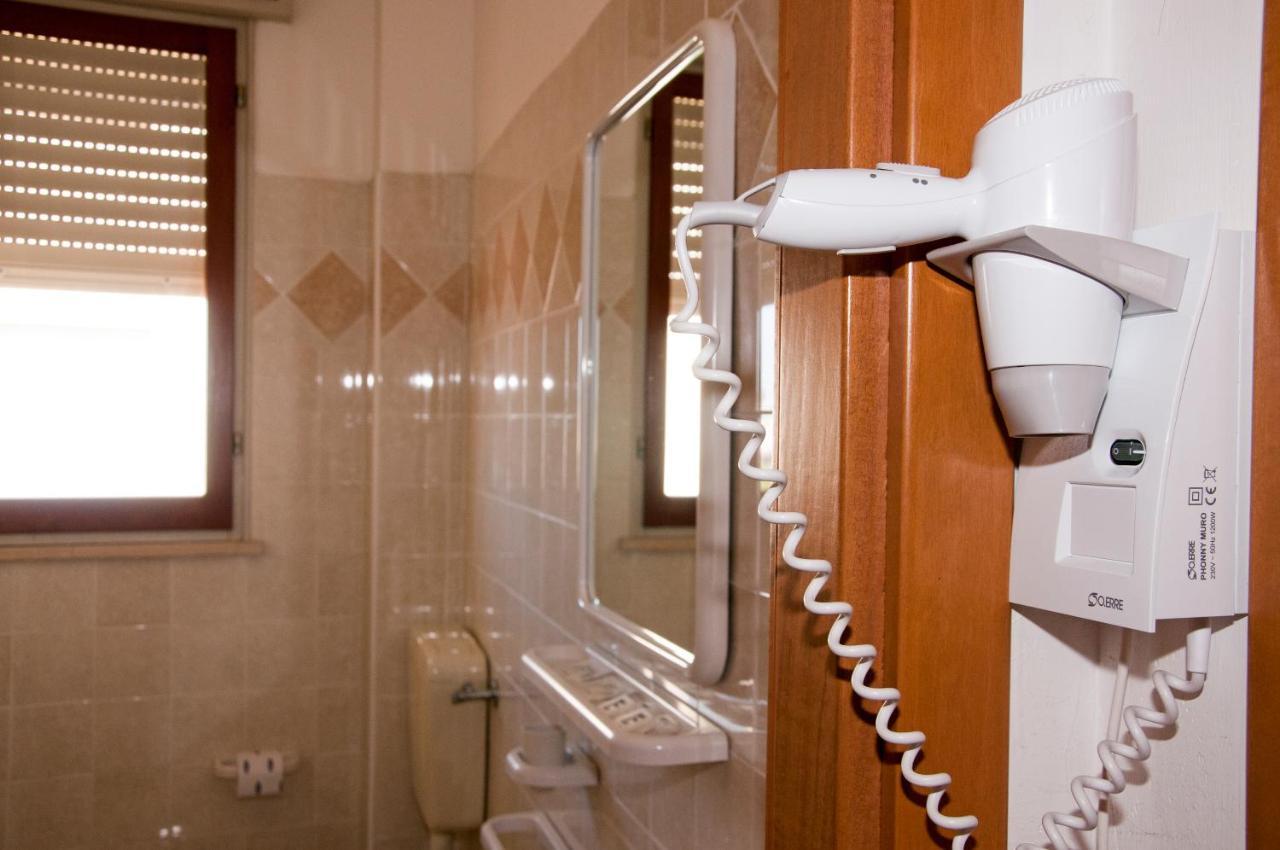 Hotel Rugantino Чезенатико Екстериор снимка