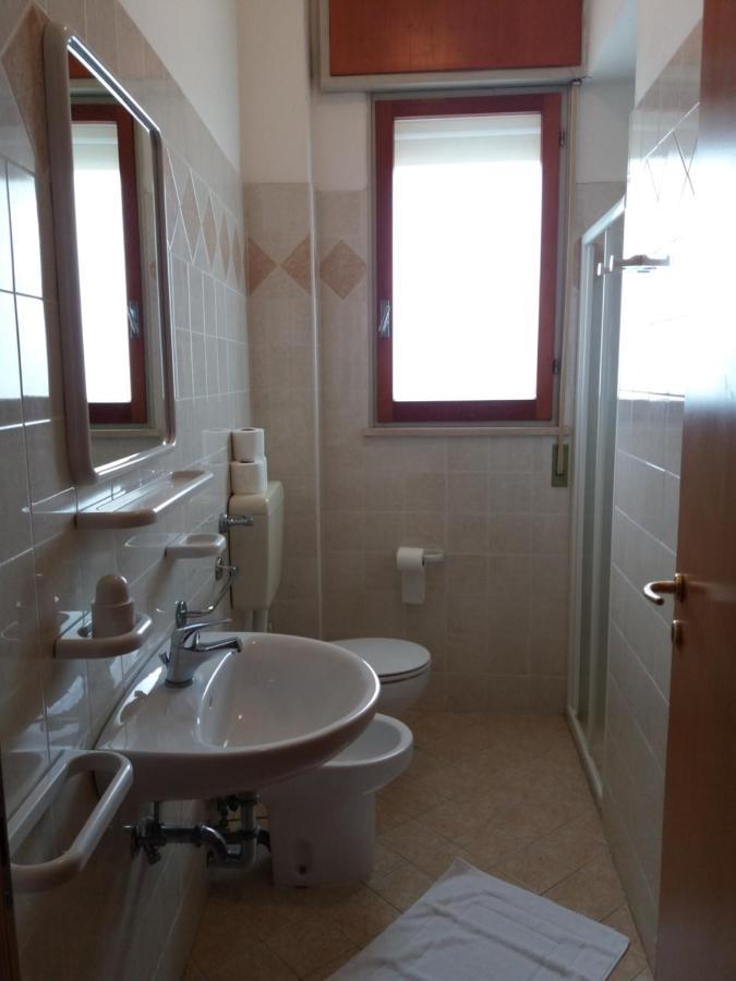 Hotel Rugantino Чезенатико Екстериор снимка